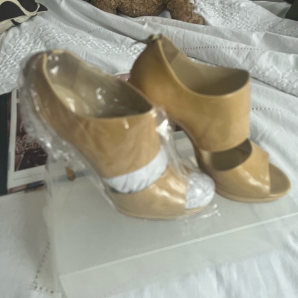 Jimmy Choo size 40.5 like new - Picture 2 of 6
